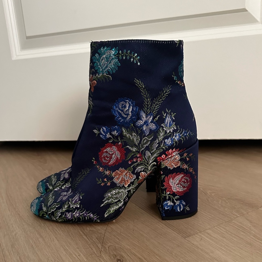 Embroidered ZARA WOMANS BOOTS